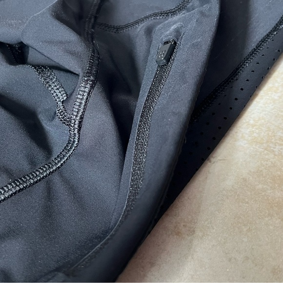 SWEATY BETTY WORKOUT SET - Picture 6 of 11